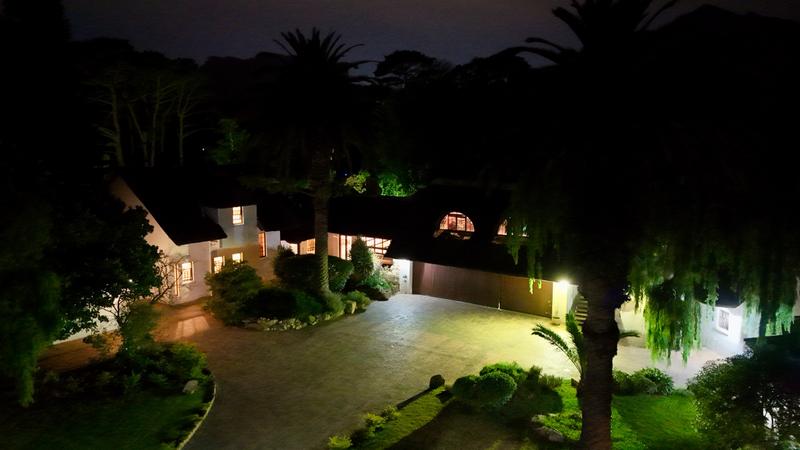 9 Bedroom Property for Sale in Hout Bay Western Cape
